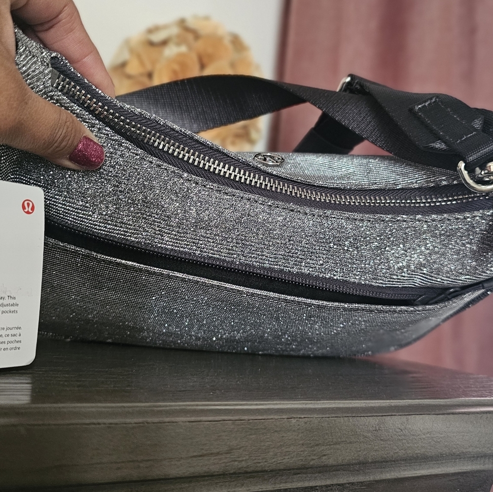 lululemon athletica Silver Gray Crossbody Shoulder Bag - Picture 3 of 8